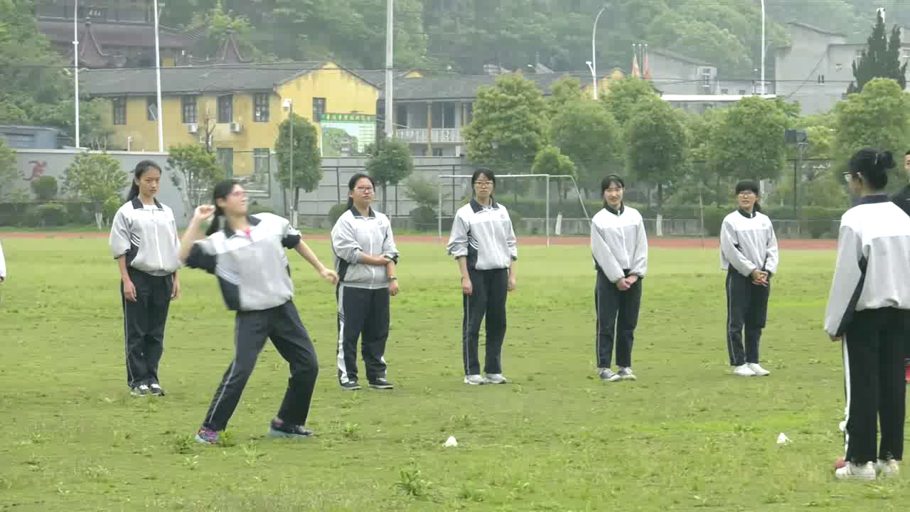 人教版高中体育《1.推铅球》浙江陈老师-省一等奖