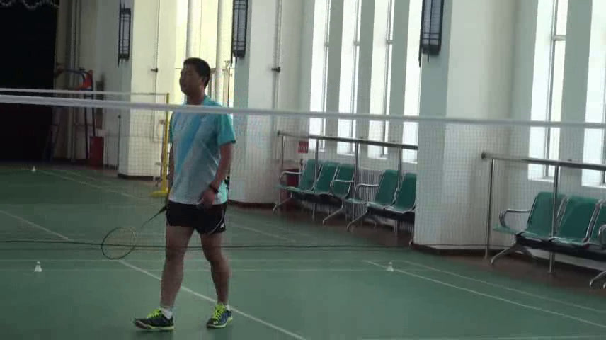 人教版高中体育《正手发平高球》甘肃老师-市一等奖