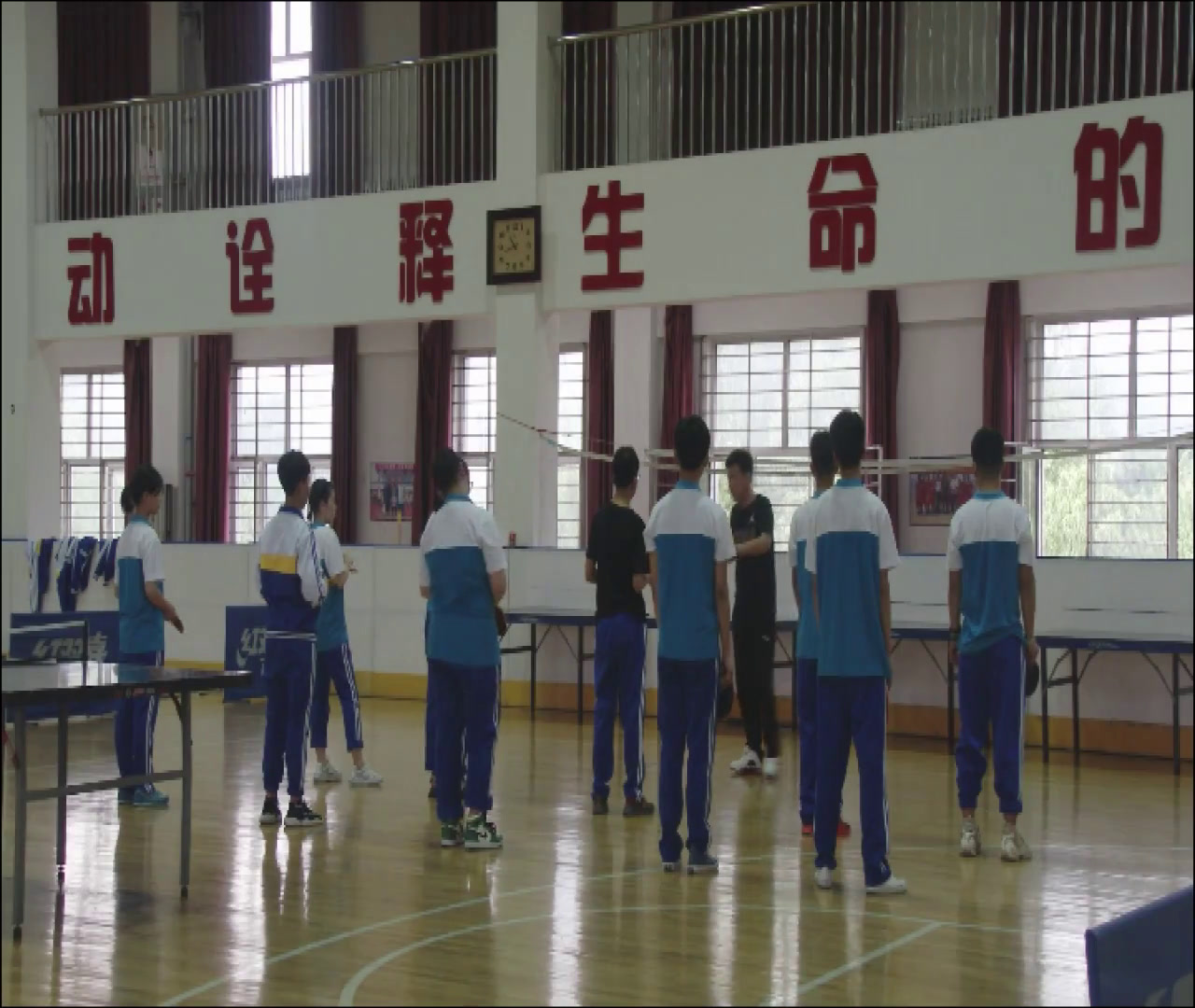 人教版高中体育《挡球》吉林王老师-市一等奖