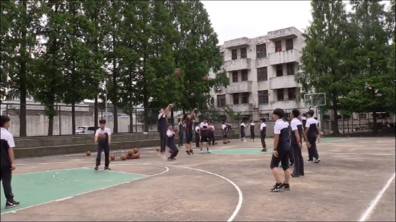 人教版高中体育《接传球原地跳起单手肩上投篮》安徽刘老师-市一等奖