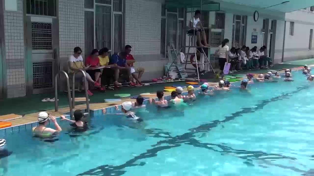 人教版高中体育《爬泳》广东商老师-市一等奖