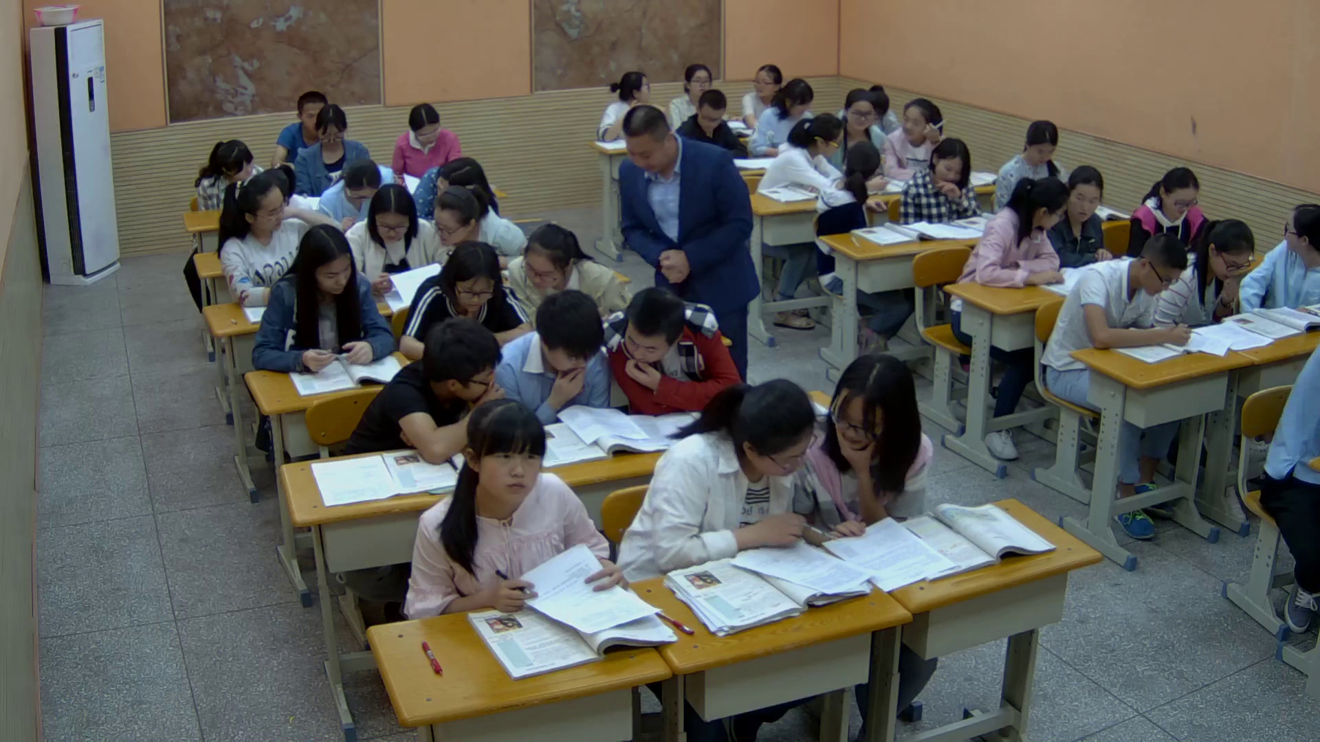 人民版历史必修三《学习与探究之三艺术中的历史》四川何老师-县级优课