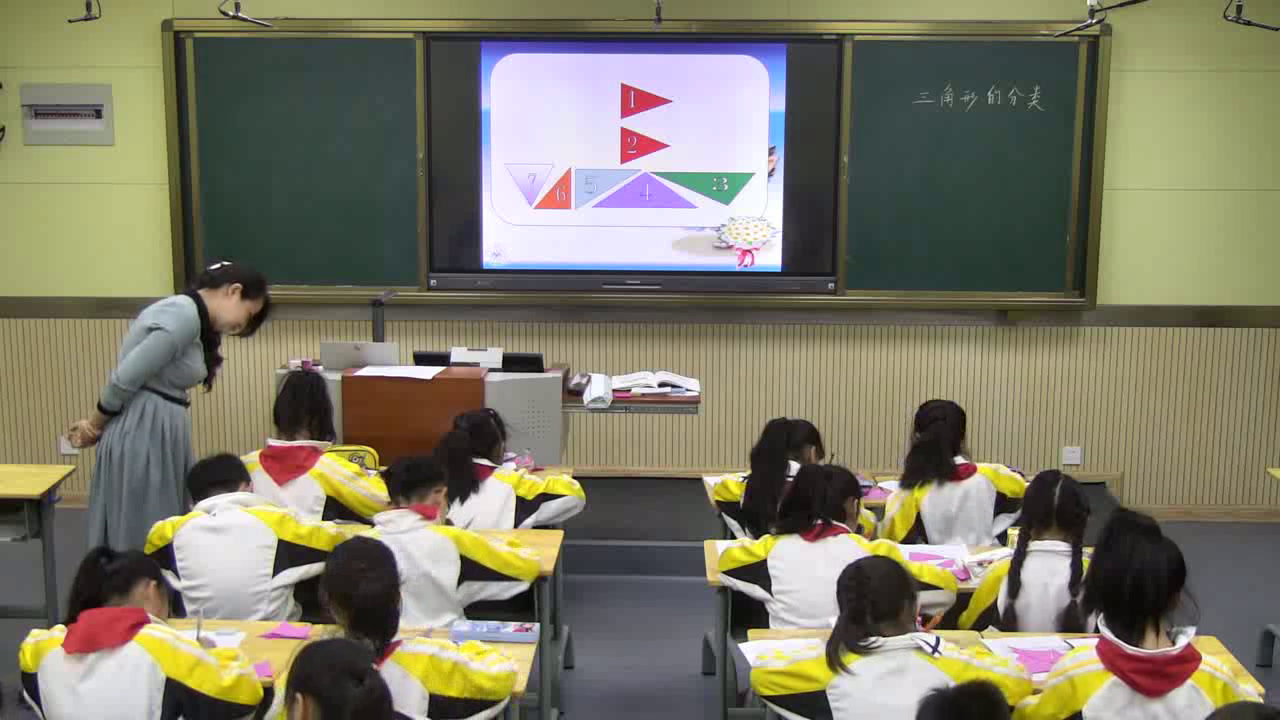 西南师大版数学四下《三角形的分类》安徽张老师-市一等奖
