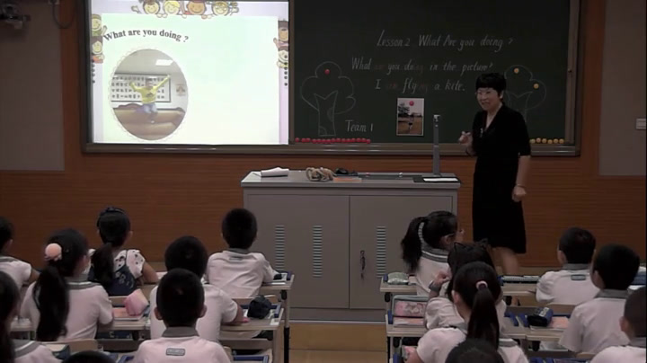 冀教版英语五下《Lesson2WhatAreYouDoing》河北高老师-省一等奖