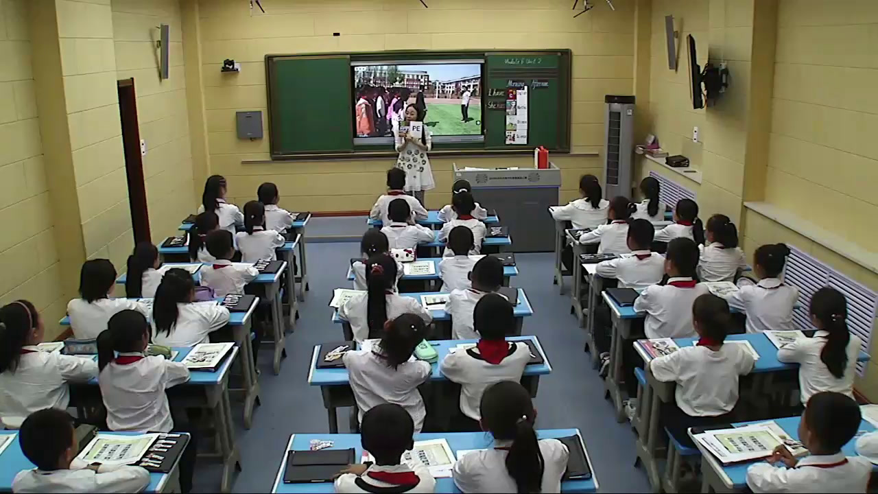 外研版英语三下《Unit2WhatdoesLinglinghaveatschool》宁夏张老师-市一等奖