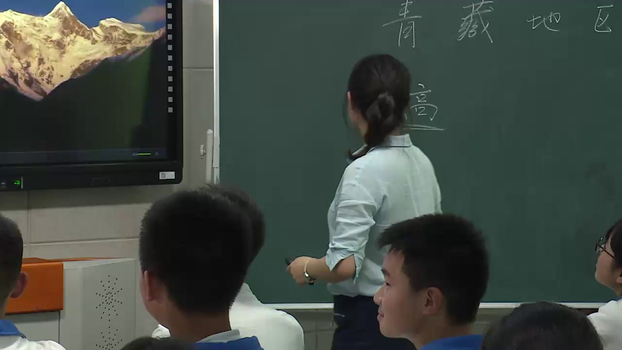 粤人版地理八下《第四节青藏地区》四川万老师-市一等奖