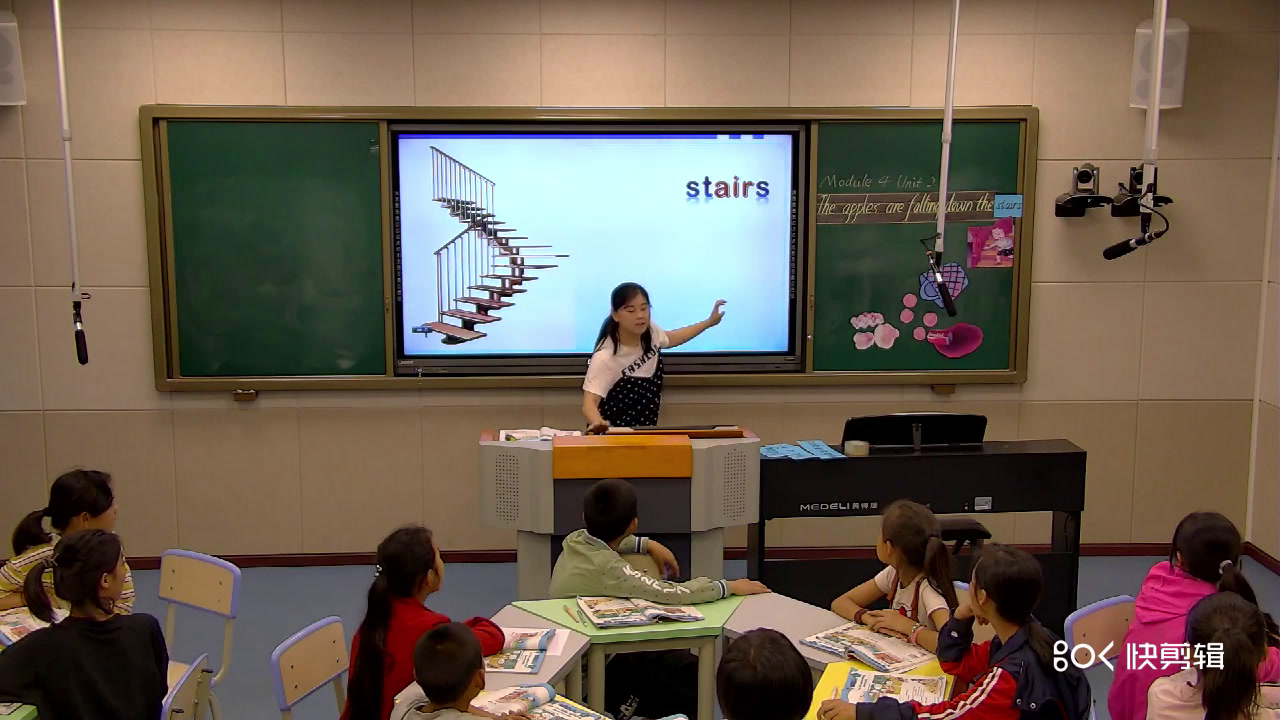 外研版英语六下《Unit2Theapplesarefallingdownthestairs.》四川李老师-县级优课