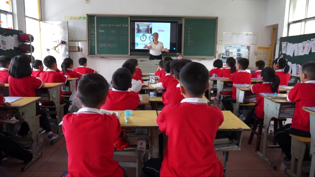 湘少版英语三下《Unit12Igotoschoolbybus.》湖南刘老师-市一等奖