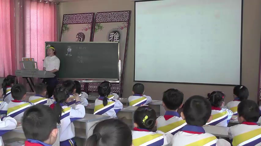 人教版音乐一下《唱歌　小蚂蚁》内蒙董老师-市一等奖