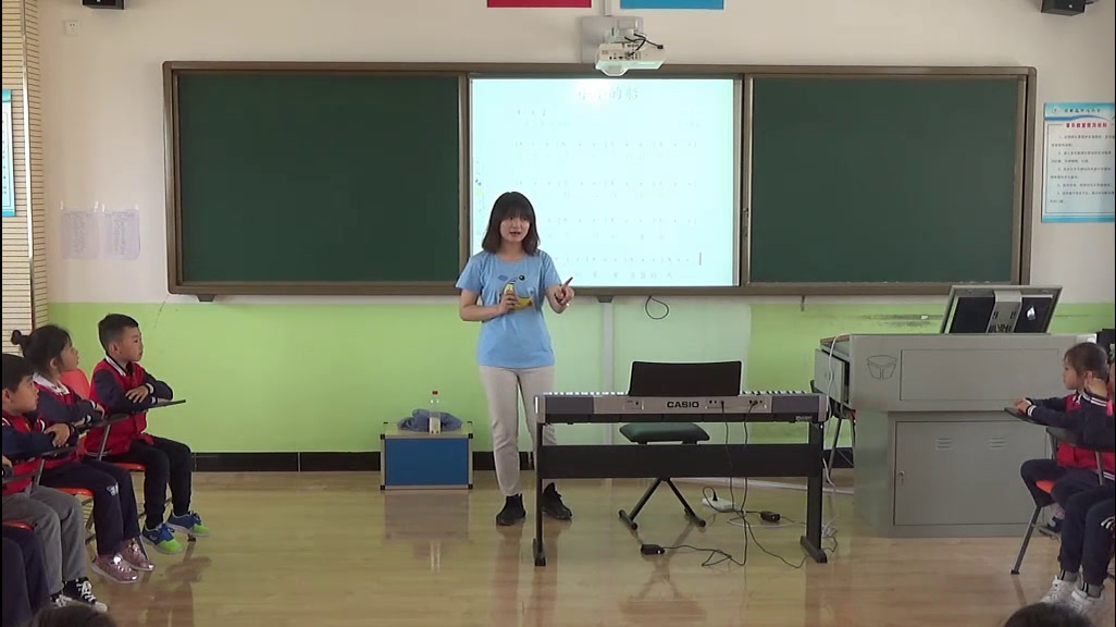 人教版音乐一下《唱歌　小小的船》辽宁朱老师-市一等奖