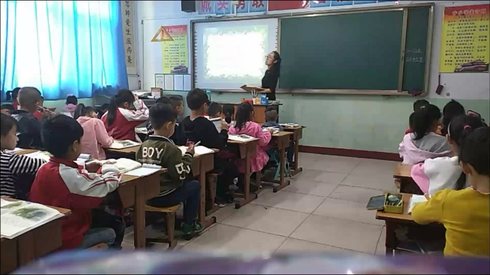 部编版语文一下《和大人一起读小熊住山洞》山西张老师-省一等奖