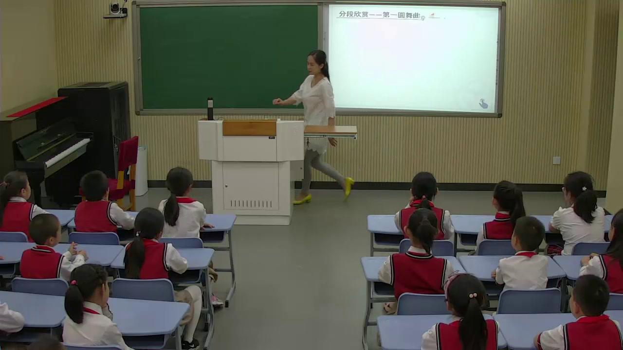 人教版音乐三下《森林与小鸟》河北仇老师-市一等奖