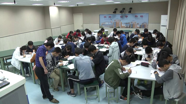 译林版英语模块一《Project(1)：Writing a report on growing pains》江苏陈老师-市一等奖