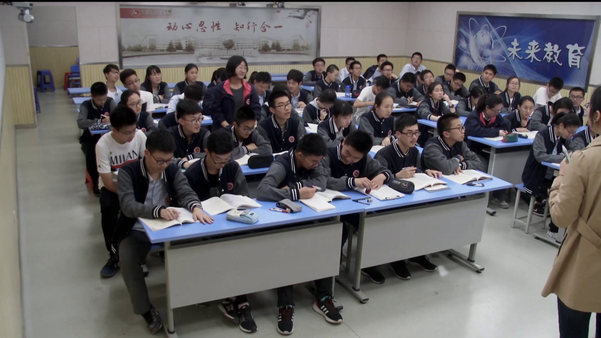 译林版英语模块四《Project(1)：Writing a science fiction story》江苏袁老师-市一等奖