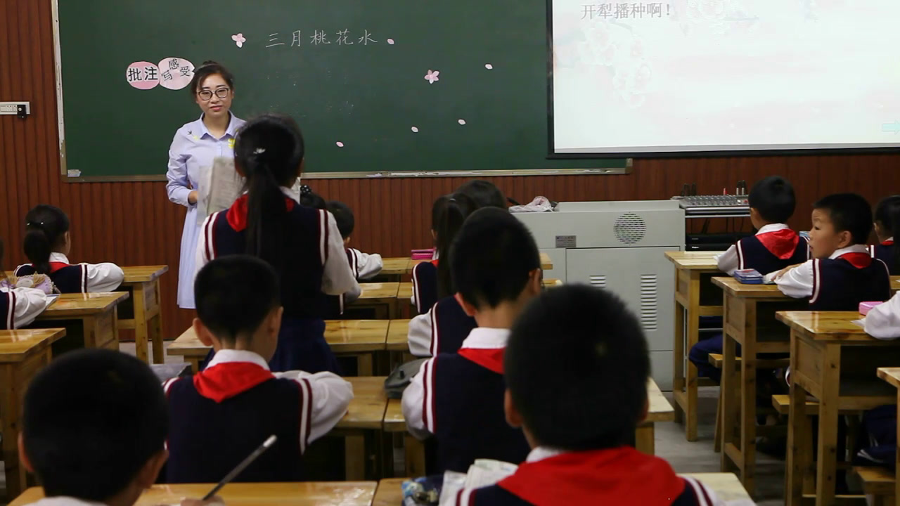 部编版语文四下《4.三月桃花水》重庆市老师-全国一等奖