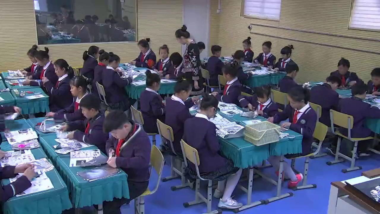 湘美版美术四下《15.银饰之美》河南刘老师-省一等奖