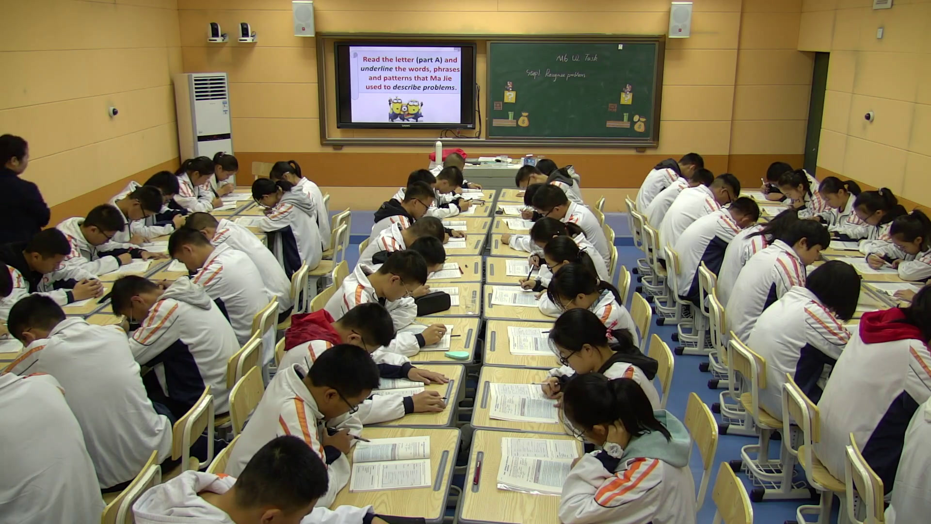 译林版英语模块六《Task(2)：Writing an article about problems and solutions：Skills building 3》湖南老师-全国一等奖