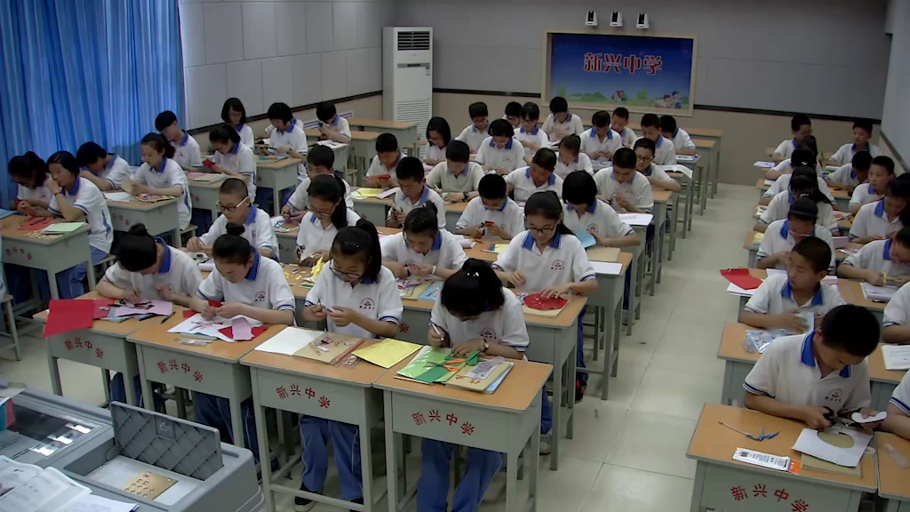 华东师大版数学七下《设计轴对称图案》甘肃张老师-市一等奖