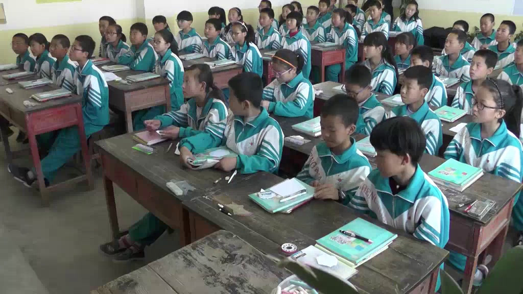 华东师大版数学七下《用相同的正多边形铺设地面》甘肃王老师-市一等奖