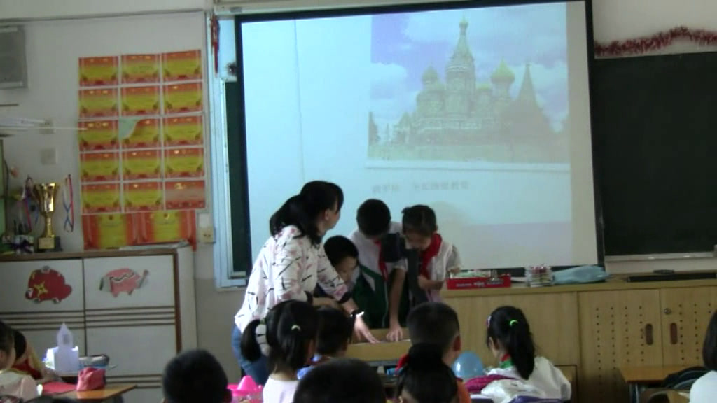 岭南版美术二下《3.美妙多变的线条》广东田老师-市一等奖
