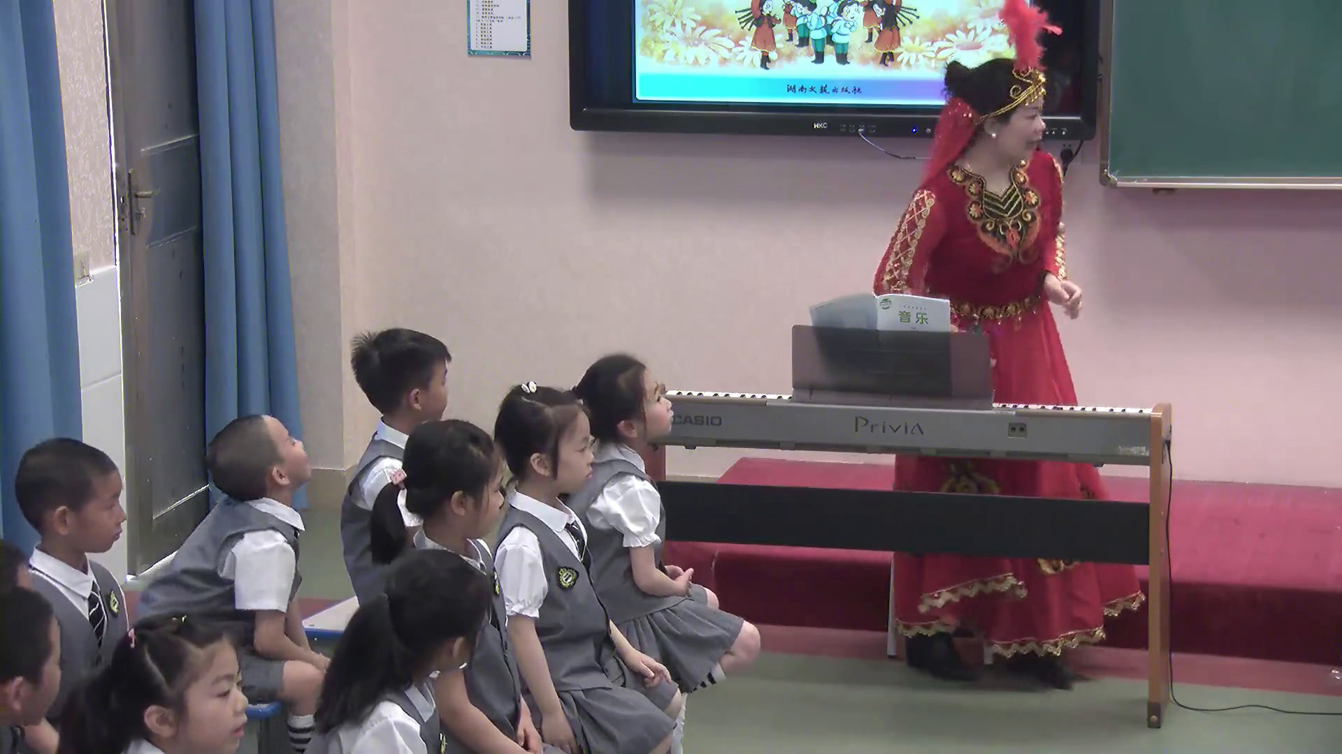 湘文艺版音乐一下《（歌表演）依拉拉》福建潘老师-市一等奖