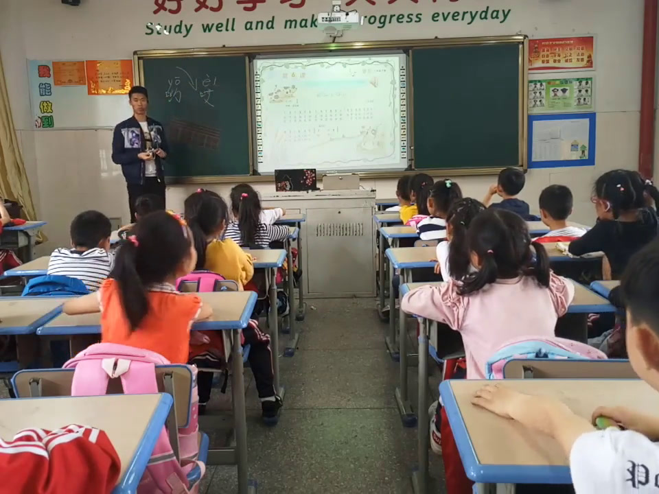 湘文艺版音乐一下《（演唱）青草小河边》安徽游老师-县级优课