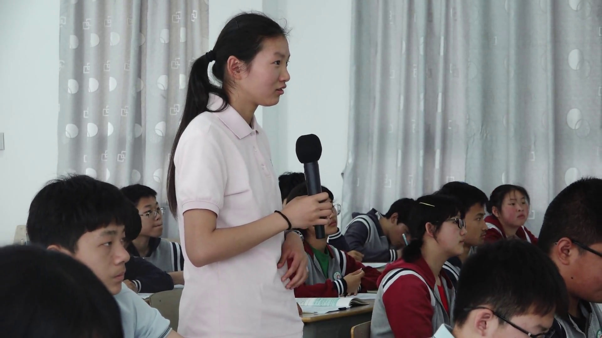 牛津译林版英语九下《Grammar：Tenses：Simple present and present continuous》安徽老师-市一等奖