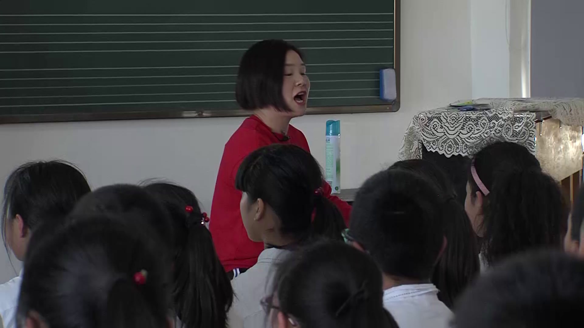 苏少版音乐五下《唱田野在召唤红蜻蜓》江苏周老师-市一等奖