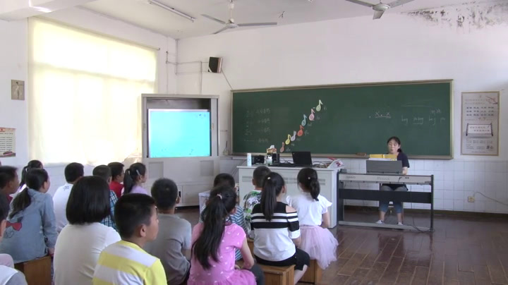 苏少版音乐四下《唱热爱地球妈妈小鸟，请到这里来》江苏鲁老师-市一等奖