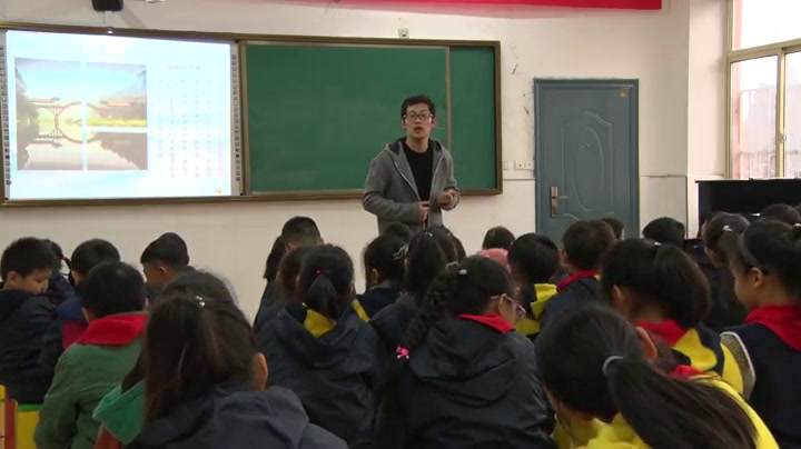 苏少版音乐三下《听苗岭的早晨阿细跳月》江苏蒋老师-县级优课