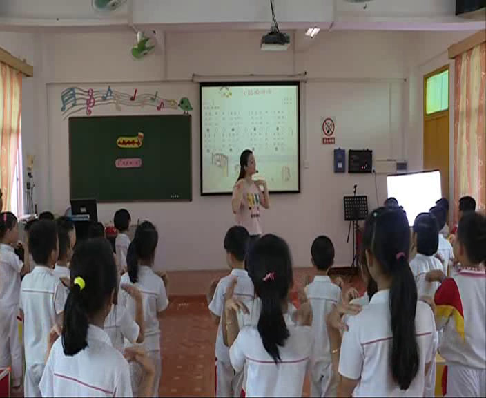 花城粤教版音乐一下《歌曲《小鼓响咚咚》》广东黄老师-市一等奖