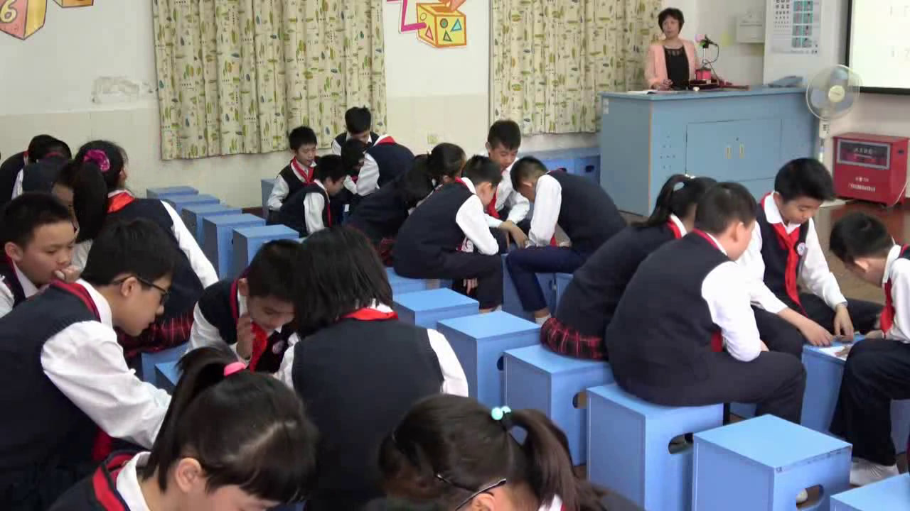 花城粤教版音乐六下《学吹竖笛（七）》广东邓老师-全国一等奖