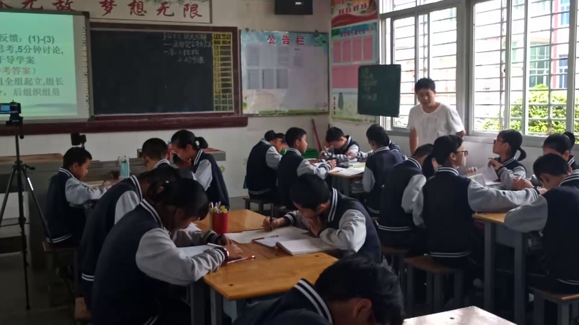 华东师大版数学八上《用完全平方公式进行因式分解》福建余老师-