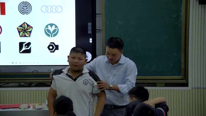 苏科版数学八上《2.3设计轴对称图案》江苏李老师-县级优课