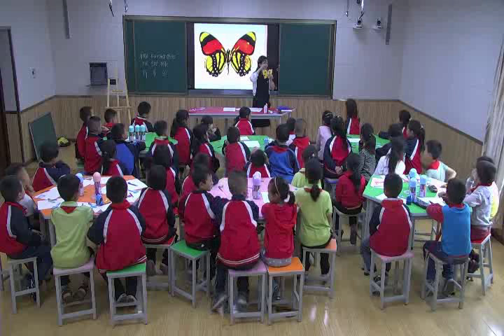 浙人美版美术二下《5折剪蝴蝶》贵州刘老师-县级优课