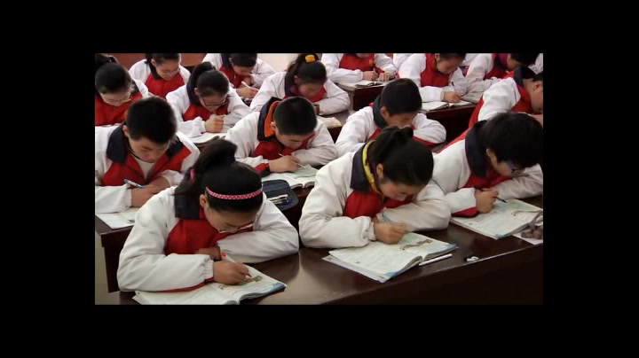 外研版英语七上《Unit2 They're waiting for buses or trains.》安徽黄老师-市一等奖