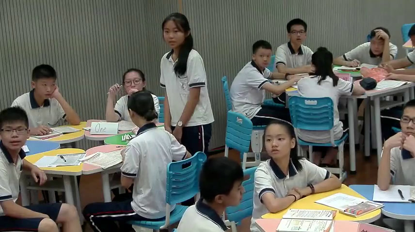 外研版英语八上《Unit2 You should smile at her》广东钟老师-市一等奖